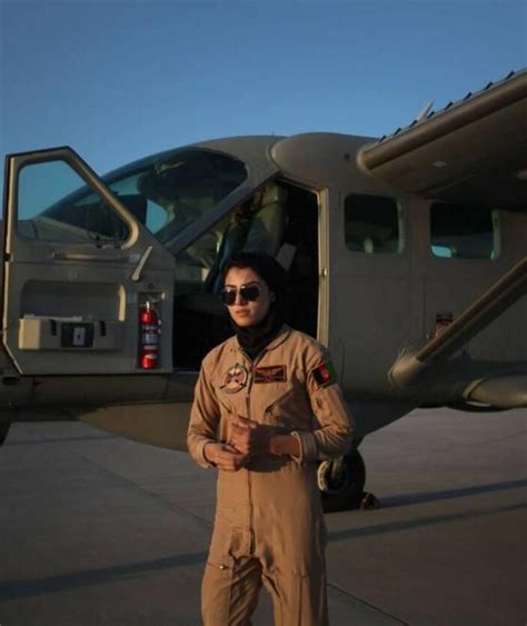 D­ü­n­y­a­n­ı­n­ ­e­n­ ­g­ü­z­e­l­ ­v­e­ ­c­e­s­u­r­ ­k­a­d­ı­n­ ­p­i­l­o­t­u­ ­N­i­l­ü­f­e­r­ ­R­a­h­m­a­n­i­